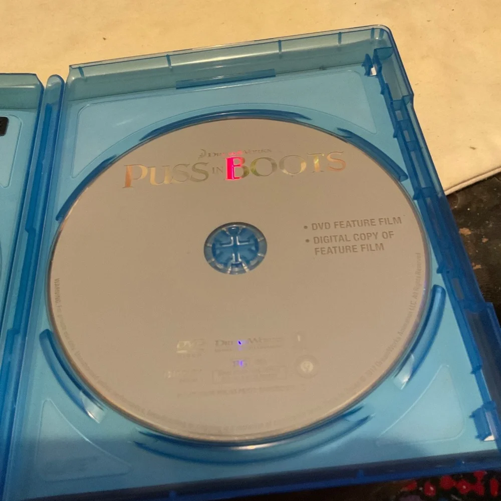 Blu Ray Disc - Puss n Boots.  V49